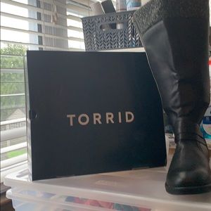 Torrid Size 10W Sweater Top Knee Boot